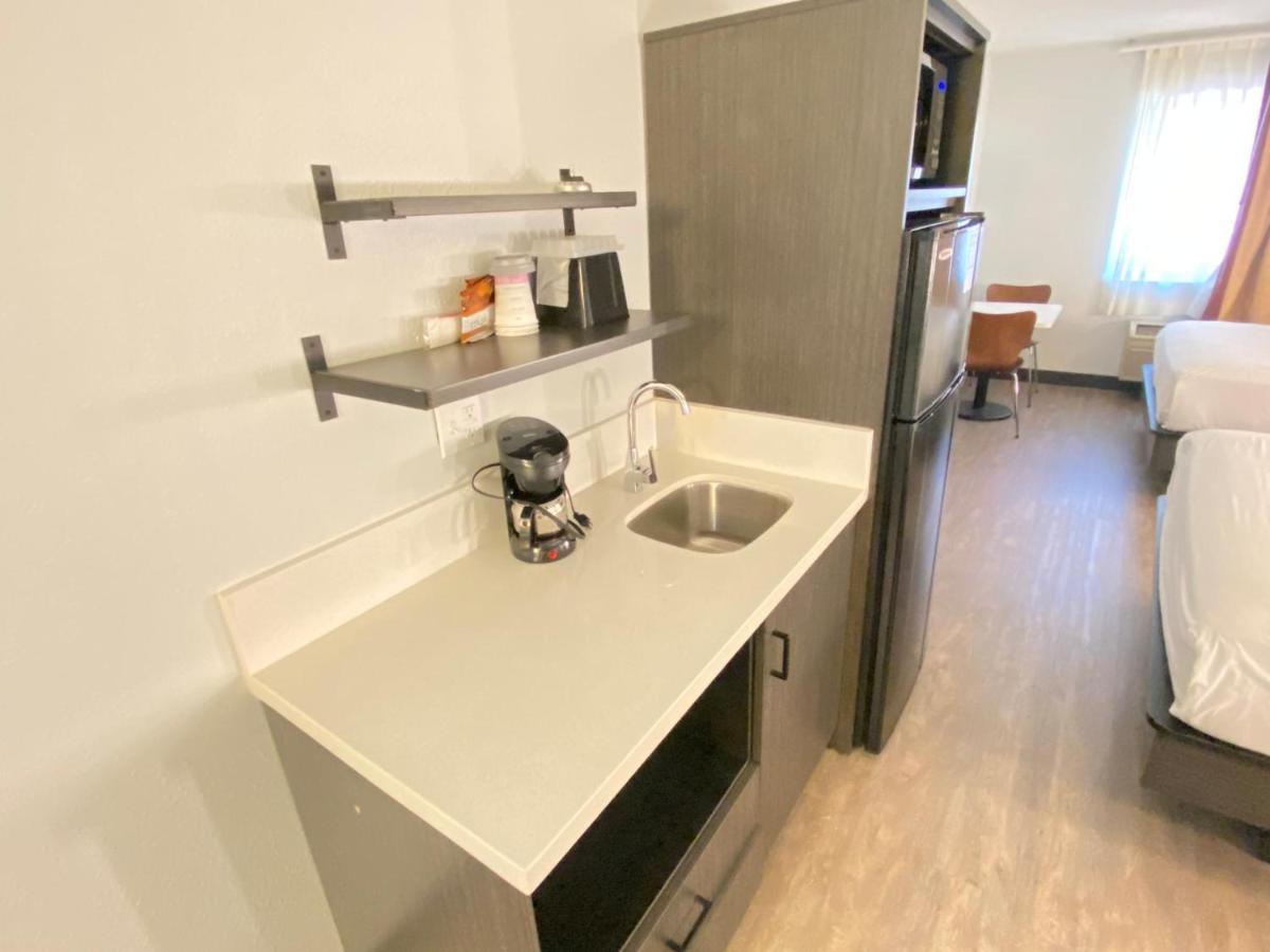 Pinetop Studio Suites Ngoại thất bức ảnh