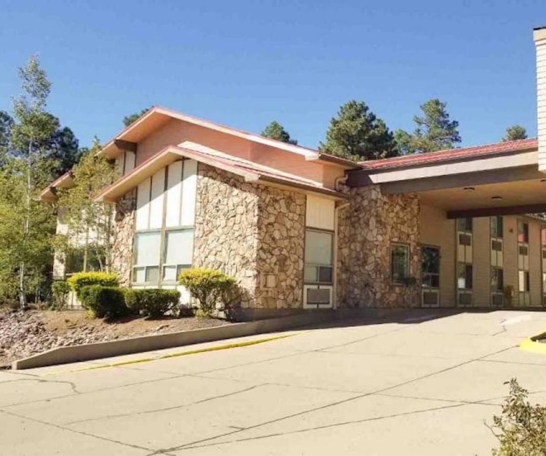 Pinetop Studio Suites Ngoại thất bức ảnh