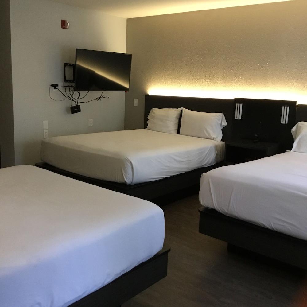 Pinetop Studio Suites Ngoại thất bức ảnh