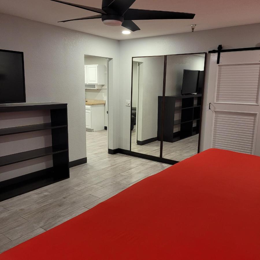 Pinetop Studio Suites Ngoại thất bức ảnh