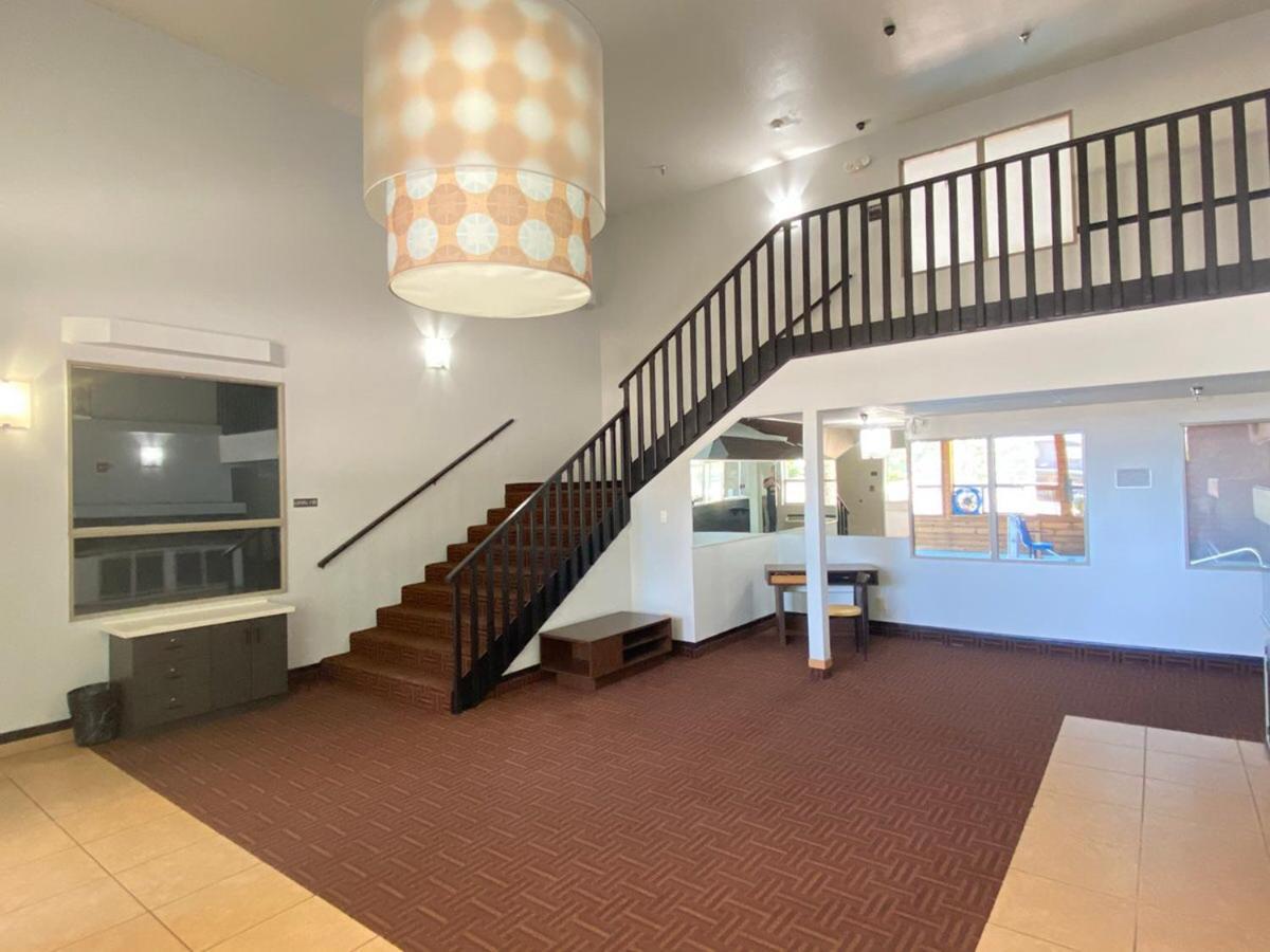 Pinetop Studio Suites Ngoại thất bức ảnh