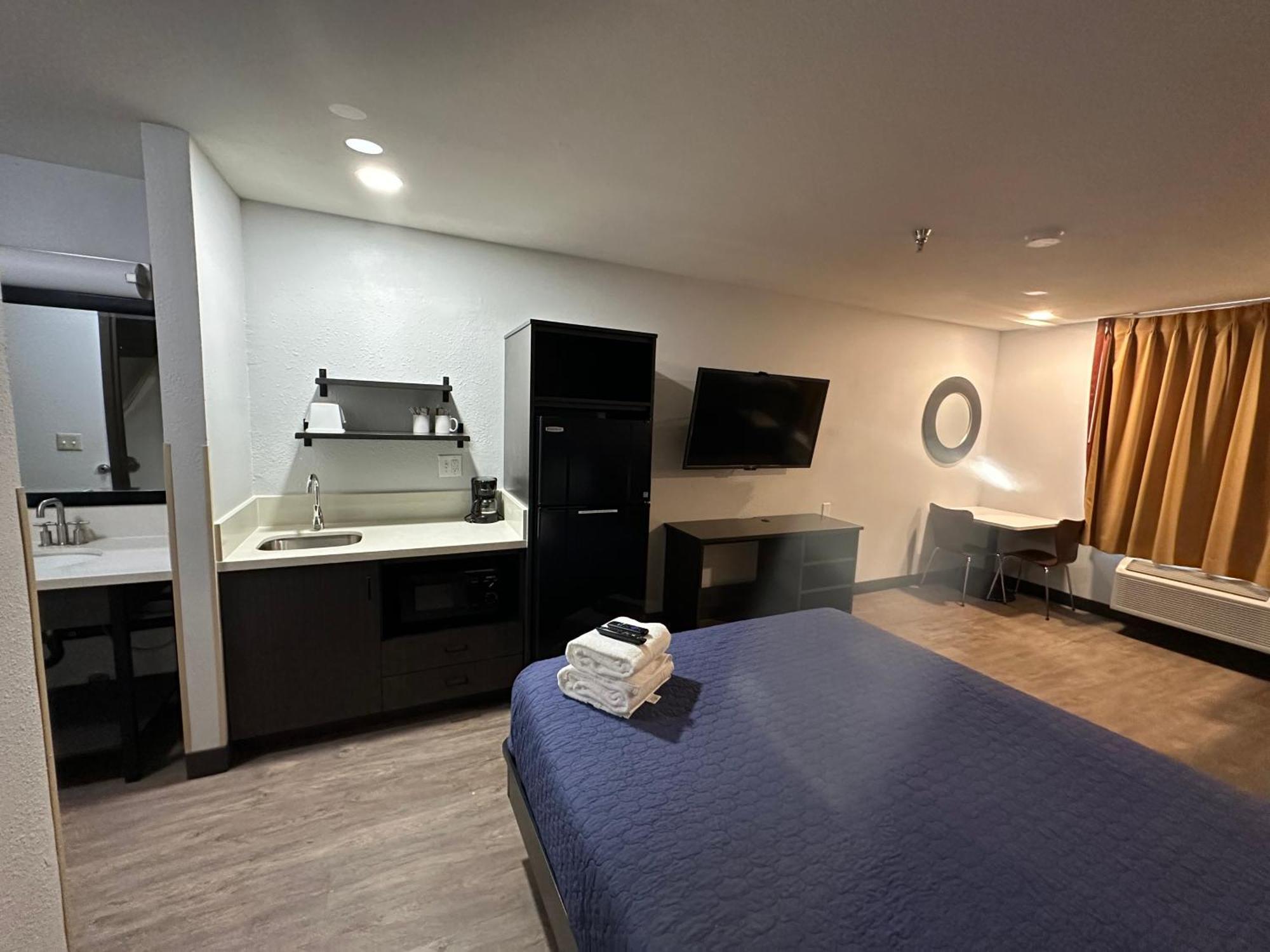 Pinetop Studio Suites Ngoại thất bức ảnh