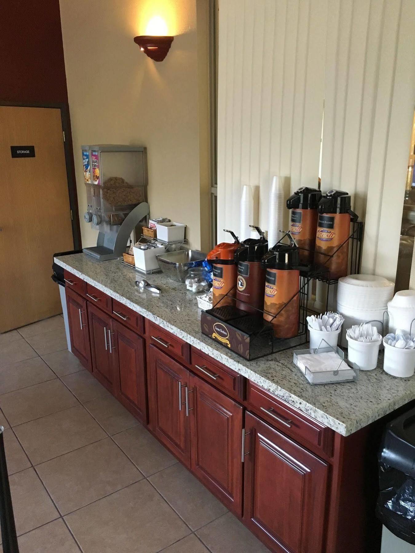 Pinetop Studio Suites Ngoại thất bức ảnh