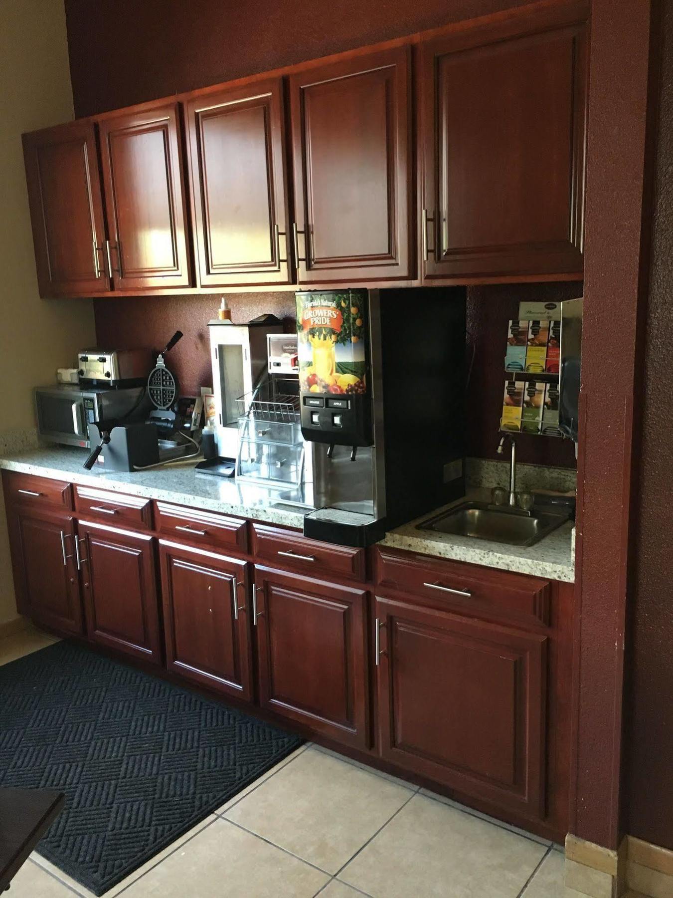 Pinetop Studio Suites Ngoại thất bức ảnh